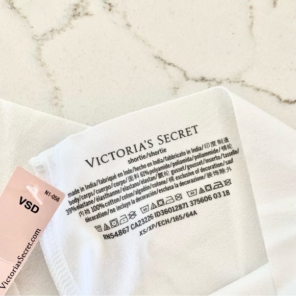 [🌟 PRICE FIRM] VS White No-Show Boyshort Shortie High-Waisted Panty - Picture 3 of 5